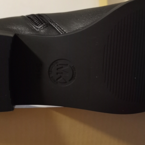 Boots - Picture 4 of 6